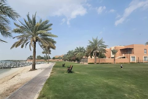 Villa zum Verkauf in Abu Dhabi, VAE 5 Schlafzimmer, 451.23 m2 Nr. 739154 - Foto 4
