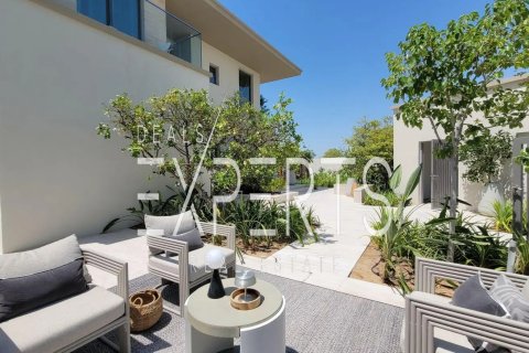 Vilë në Abu Dhabi, Emiratet e Bashkuara Arabe 6 dhoma gjumi, 830.7 m2. № 722304 - Foto 2