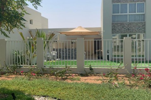 خانه شهری در Ras Al Khaimah ، امارات متحده عربی 4 خوابه ، 443 متر مربع.  شماره 735079