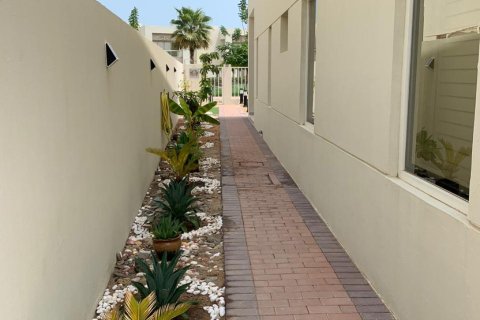 Villetta a schiera in vendita a Ras Al Khaimah, EAU 4 camere da letto, 443 mq. № 735079 - foto 9