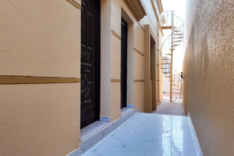 Vila v Al Riffa, Ras Al Khaimah, SAE 4 ložnice, 929 m² Č.: 735080 - fotografie 8
