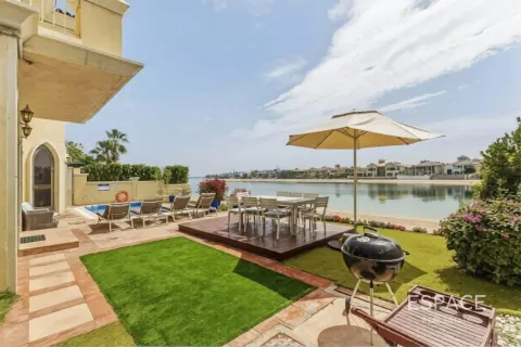 Vilë në Palm Jumeirah, Dubai, Emiratet e Bashkuara Arabe 5 dhoma gjumi, 496 m2. № 738278