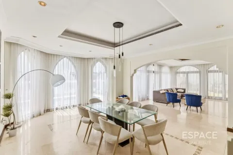Vila di Palm Jumeirah, Dubai, UEA 5 kamar tidur, 496 m2 nomor 738278 - foto 2