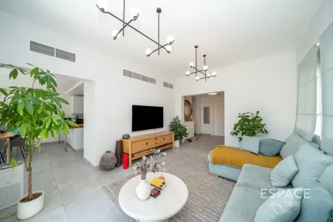 Villa i The Springs, Dubai, UAE 3 soveværelser, 270 kvm № 738275