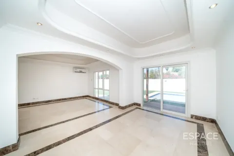 Villa Meadows, Dubaijā, AAE 6 istabas, 457 m2 Nr. 738277 - attēls 3
