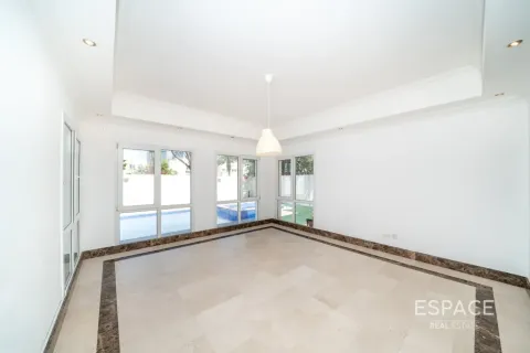 Villa Meadows, Dubaijā, AAE 6 istabas, 457 m2 Nr. 738277 - attēls 2