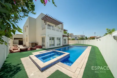 Villa i Meadows, Dubai, UAE 6 soveværelser, 457 kvm № 738277