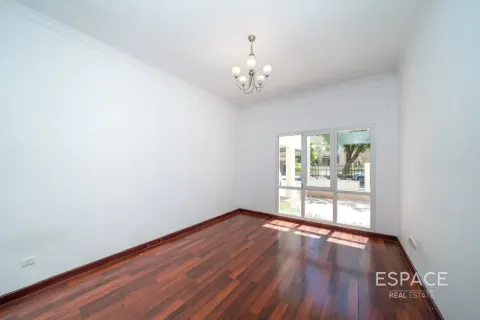 Villa Meadows, Dubaijā, AAE 6 istabas, 457 m2 Nr. 738277 - attēls 11