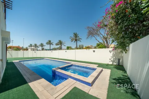Villa Meadows, Dubaijā, AAE 6 istabas, 457 m2 Nr. 738277 - attēls 18