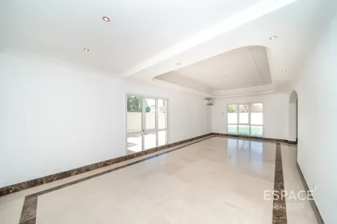 Villa Meadows, Dubaijā, AAE 6 istabas, 457 m2 Nr. 738277 - attēls 4