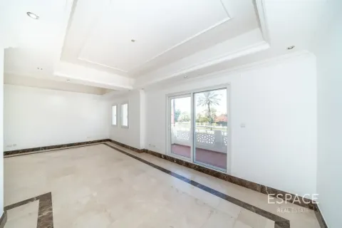 Villa Meadows, Dubaijā, AAE 6 istabas, 457 m2 Nr. 738277 - attēls 7