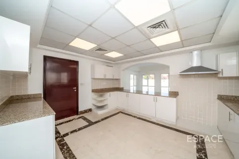Villa Meadows, Dubaijā, AAE 6 istabas, 457 m2 Nr. 738277 - attēls 6