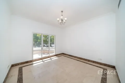 Villa Meadows, Dubaijā, AAE 6 istabas, 457 m2 Nr. 738277 - attēls 12