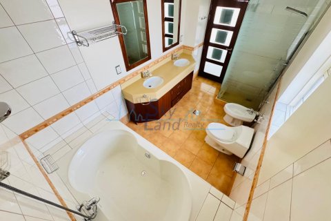 Villa in Umm Suqeim, Dubai, UAE 4 bedrooms, 372 sq.m. № 659626 - photo 28