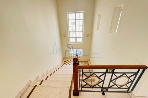Villa in Umm Suqeim, Dubai, UAE 4 bedrooms, 372 sq.m. № 659626 - photo 27