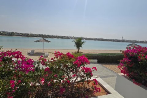 Villa zum Verkauf in Ras Al Khaimah, VAE 4 Schlafzimmer, 437 m2 Nr. 734787 - Foto 2