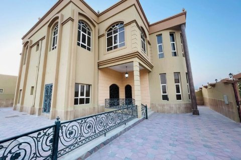 Вілла в Рас-эль-Хайма, ОАЕ 5 спалень, 929м2 № 734786