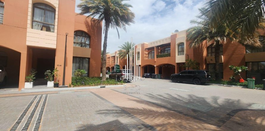 ویلا در Abu Dhabi Gate City، Abu Dhabi ، امارات متحده عربی 5 خوابه ، 513 متر مربع.  شماره 517724