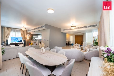 Müüa villa asukohaga Dubai, AÜE: 4 magamistoaga, 515.8 m² Nr 713233 - pilt 22