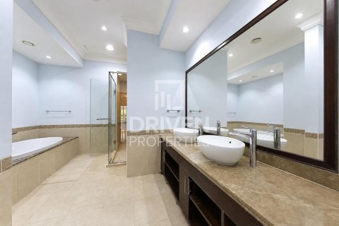 Dupleks në Palm Jumeirah, Dubai, Emiratet e Bashkuara Arabe 3 dhoma gjumi, 636.29 m2. № 767283 - Foto 24