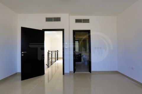 Vilë në Al Reef, Abu Dhabi, Emiratet e Bashkuara Arabe 3 dhoma gjumi, 225.1 m2. № 722281 - Foto 8