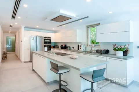 Vila di Jumeirah Park, Dubai, UEA 5 kamar tidur, 436 m2 nomor 737786 - foto 6