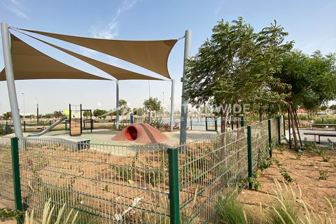 Land te koop in Abu Dhabi, VAE 753 vr.m., nr 629848 - foto 2