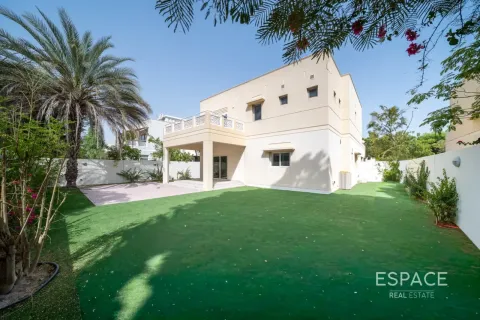 Vila v Meadows, Dubai, SAE 4 spálne, 373 m2 č. 650217