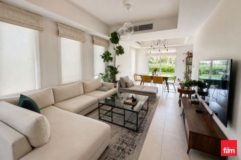 Villa till försäljning i Dubai, UAE 3 sovrum, 361.2 kvm Nr. 718921 - fotografi 2