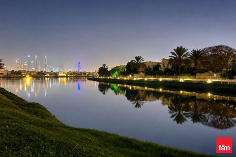 Villa till försäljning i Dubai, UAE 3 sovrum, 361.2 kvm Nr. 718921 - fotografi 7