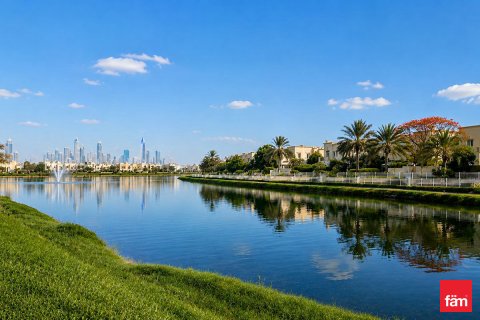 Villa till försäljning i Dubai, UAE 3 sovrum, 361.2 kvm Nr. 718921 - fotografi 16