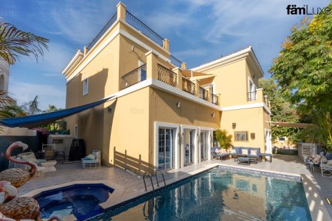 Villa in Dubai, VAE: 4 Schlafzimmer, 569.5 m2 Nr. 715417