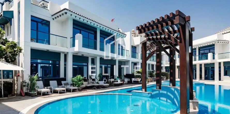 Vila v Palm Jumeirah, Dubai, SAE 4 spálne, 357 m2 č. 736463
