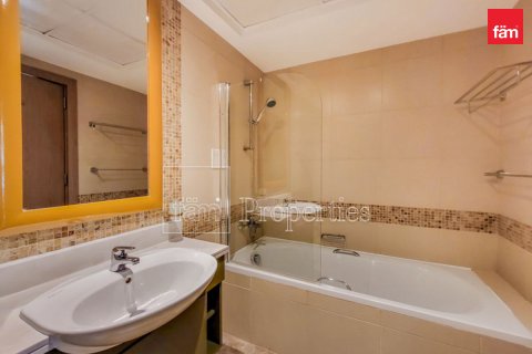Apartment in The Views, Dubai, UAE 3 bedrooms, 162.6 sq.m. № 754960 - photo 11