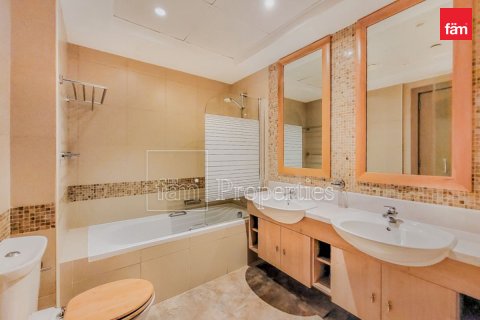 Apartment in The Views, Dubai, UAE 3 bedrooms, 162.6 sq.m. № 754960 - photo 7