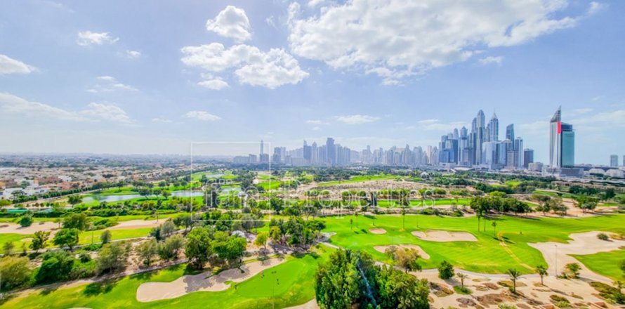 Apartment in The Views, Dubai, UAE 3 bedrooms, 162.6 sq.m. № 754960