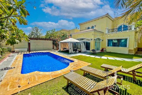 וילה ב Jumeirah Park, Dubai, איחוד האמירויות 4 חדרי שינה, 402.73 מ