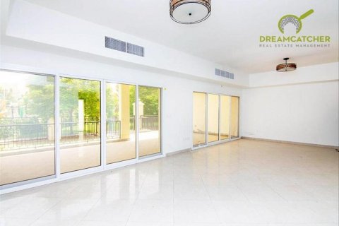 تاون هاوس للبيع في Al Hamra Village، رأس الخيمة، الإمارات العربية المتحدة 4 غرفة نوم ، 250.5 متر مربع ، رقم 512445 - صورة 3