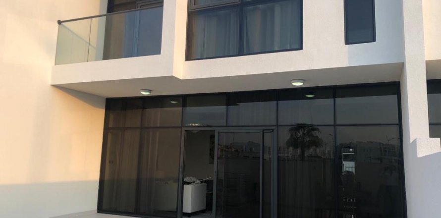 Vilë në Dubai, Emiratet e Bashkuara Arabe 3 dhoma gjumi, 174.3 m2. № 267905