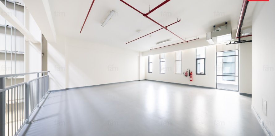 Raktárépület itt: Dubai, EAE, 370.6 m², azonosító: 710753