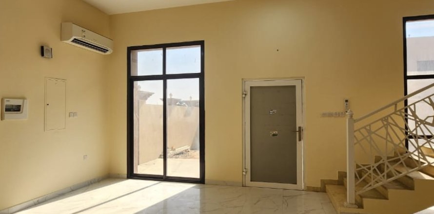 Villa in Al Qusaidat, Ras Al Khaimah, VAE: 6 Schlafzimmer, 929 m2 Nr. 735071