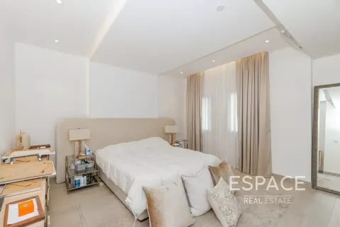 Vila v Meadows, Dubai, SAE 6 spální, 505 m2 č. 738210 - Fotografia 8