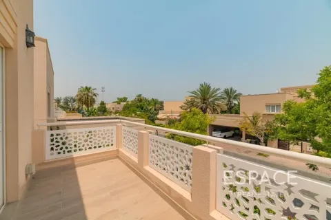 Vila v Meadows, Dubai, SAE 6 spální, 505 m2 č. 738210 - Fotografia 16