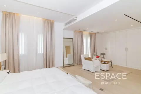 Vila v Meadows, Dubai, SAE 6 spální, 505 m2 č. 738210 - Fotografia 9