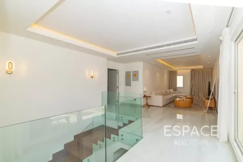 Vila v Meadows, Dubai, SAE 6 spální, 505 m2 č. 738210 - Fotografia 7