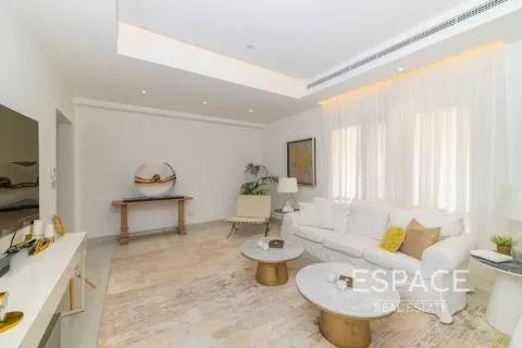 Vila v Meadows, Dubai, SAE 6 spální, 505 m2 č. 738210 - Fotografia 4