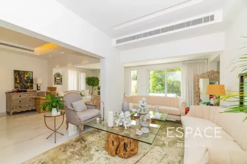 Vila v Meadows, Dubai, SAE 6 spální, 505 m2 č. 738210 - Fotografia 5