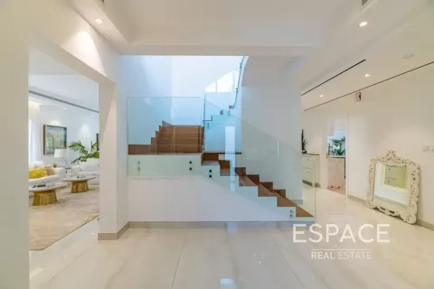 Vila v Meadows, Dubai, SAE 6 spální, 505 m2 č. 738210 - Fotografia 6