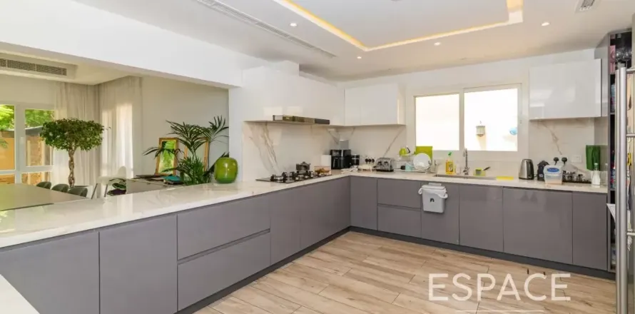 Vila v Meadows, Dubai, SAE 6 spální, 505 m2 č. 738210