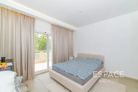 Vila v Meadows, Dubai, SAE 6 spální, 505 m2 č. 738210 - Fotografia 13